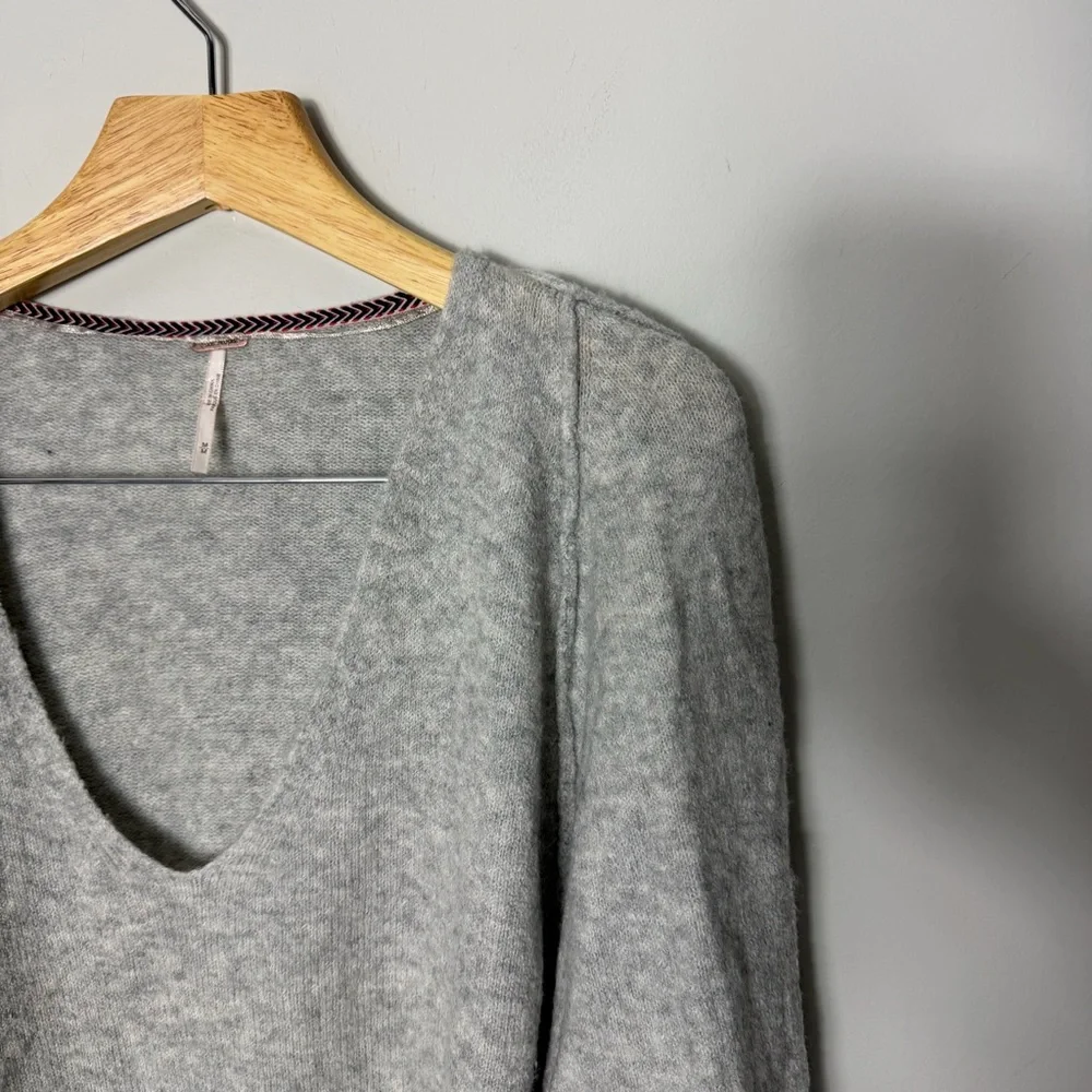 Free People Gray V-Neck Frayed Hem Sweater